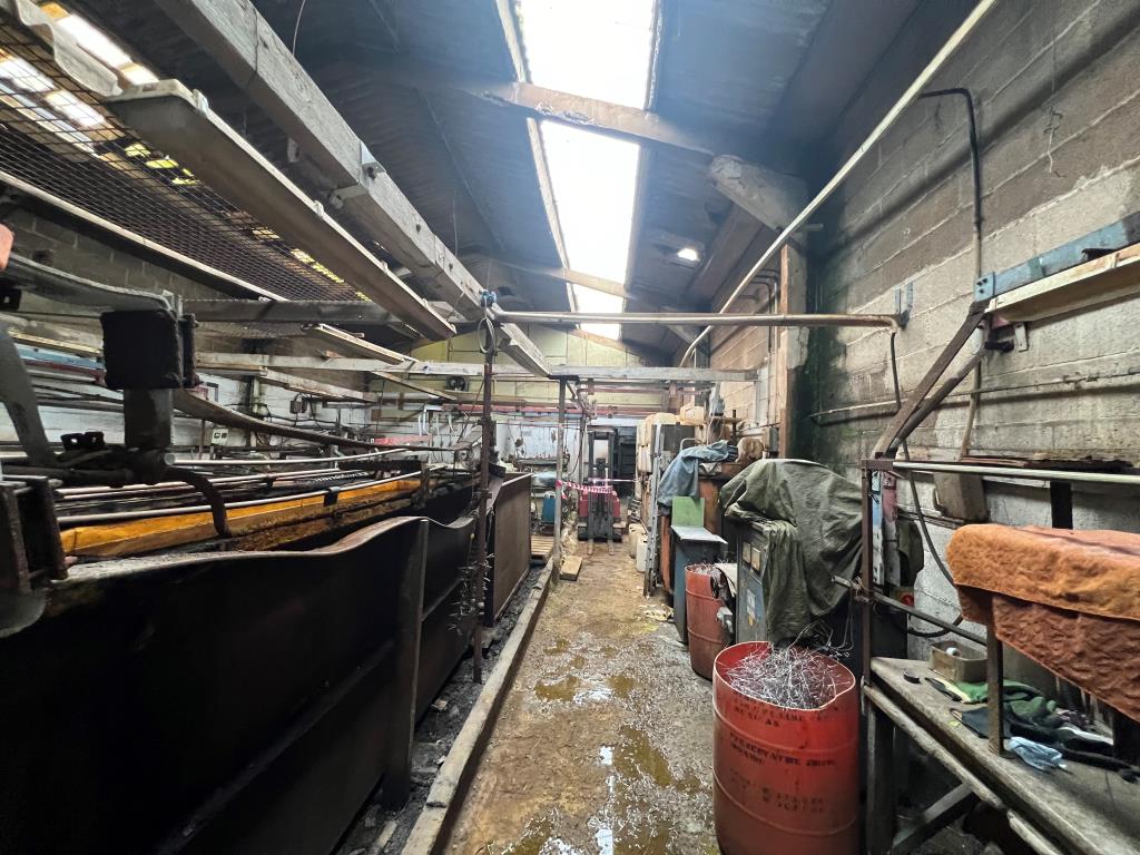 Lot: 111 - INDUSTRIAL UNIT - 